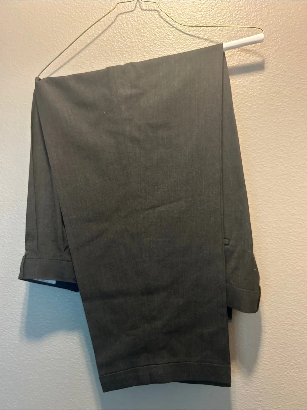 Roundtree & Yorke TravelSmart Mens Pleated Pants Charcoal Grey 44x30 Cuffed